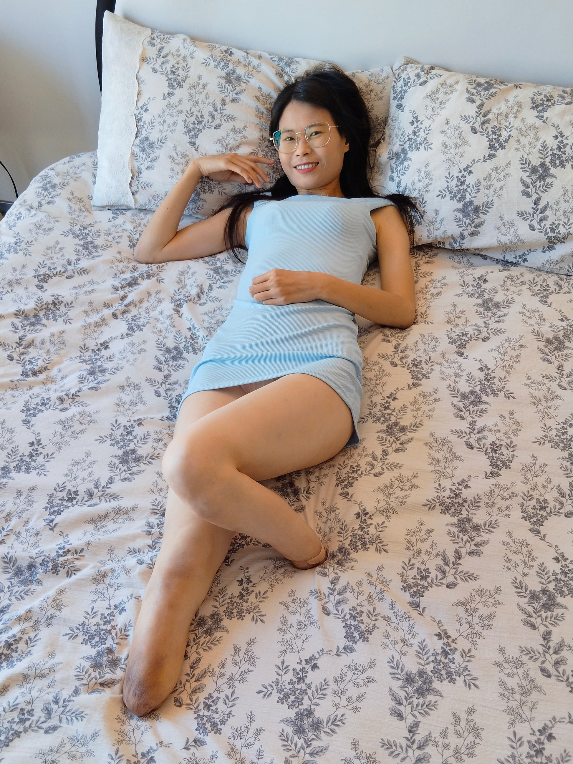 Hazel the DBK Girl - No calf and foot experience wearing stockings