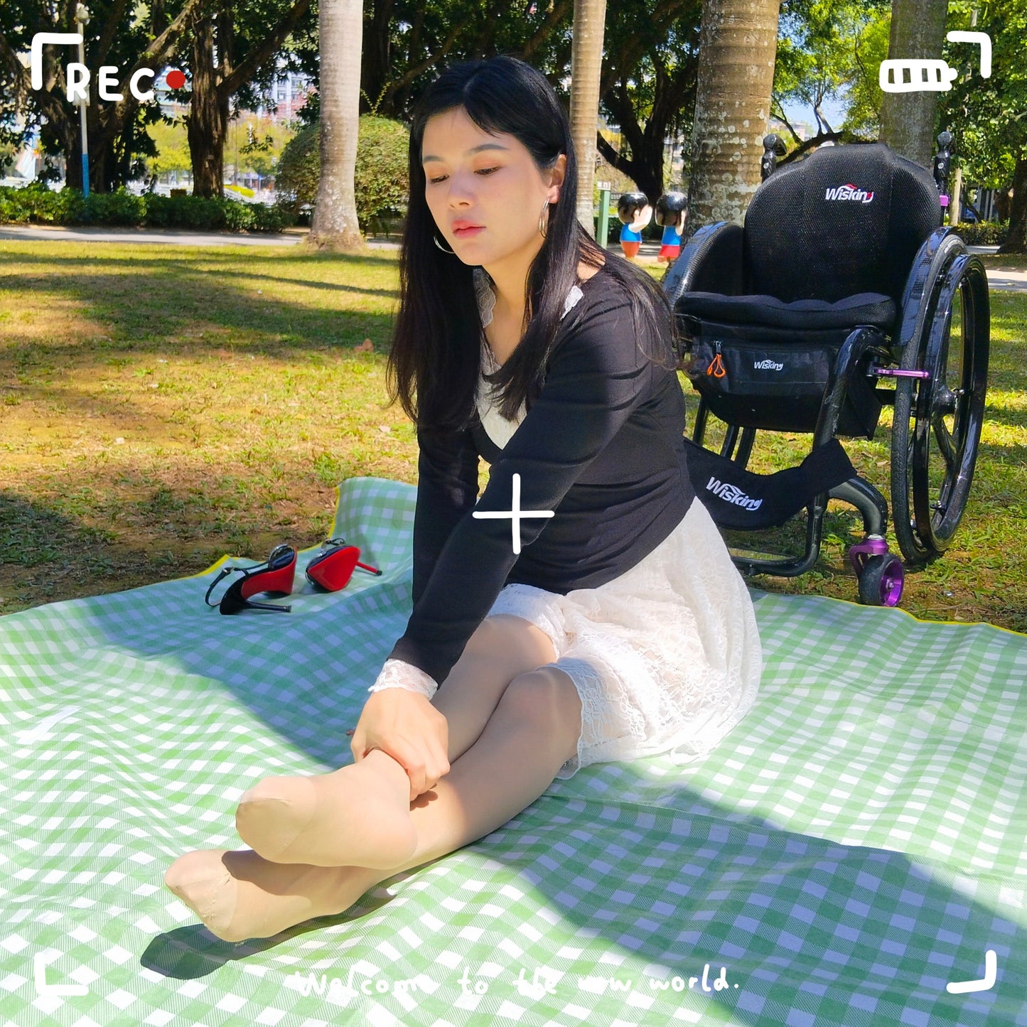 The Para Girl Jenny - Spring Picnic on the Grass