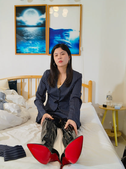 The Para Girl Jenny – Legs without strength in over-the-knee boots