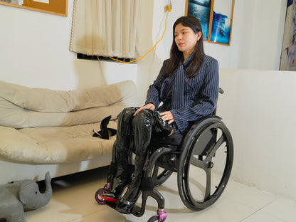 The Para Girl Jenny – Legs without strength in over-the-knee boots