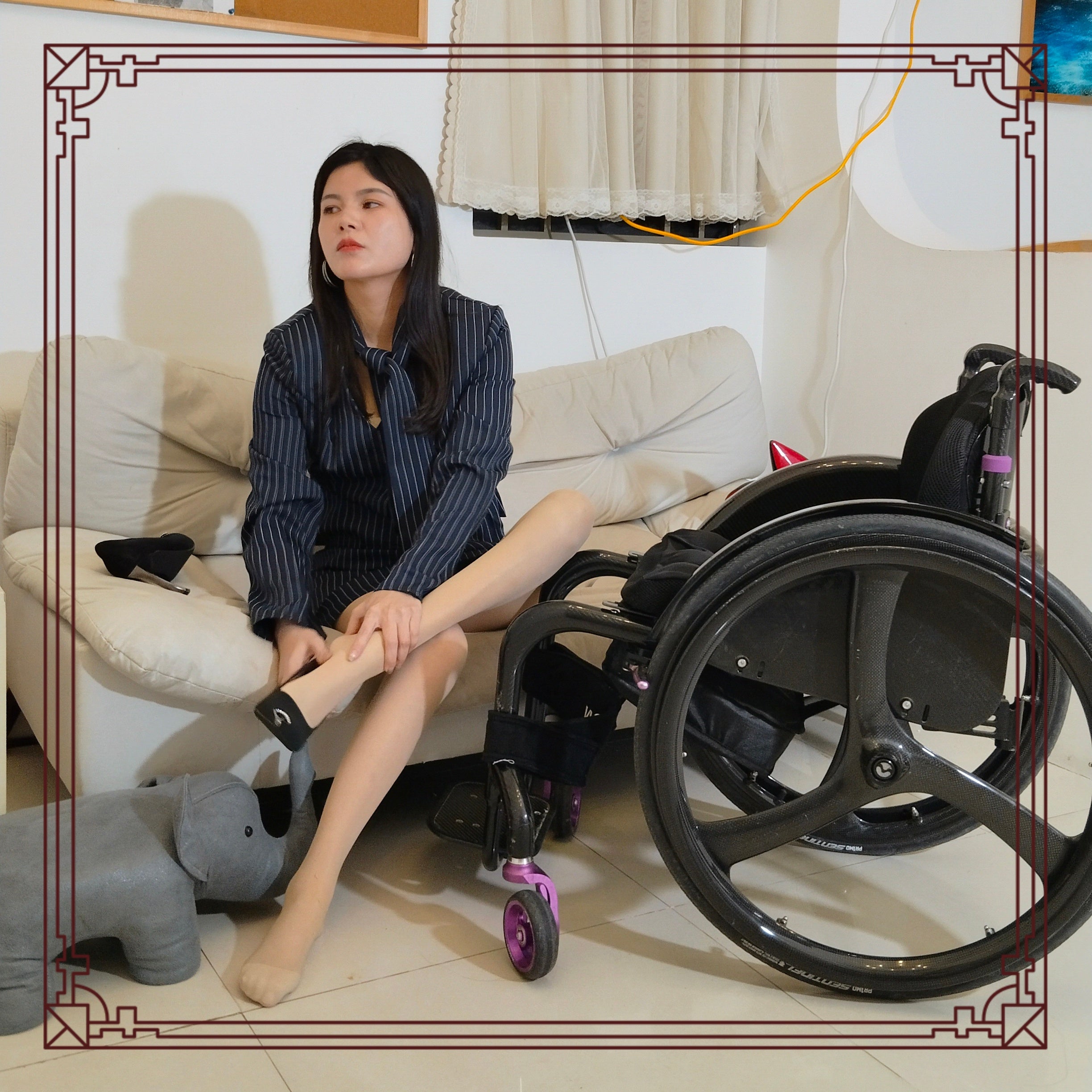 The Para Girl Jenny – Legs without strength in over-the-knee boots