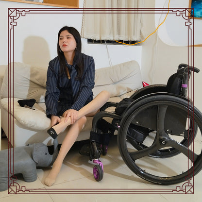 The Para Girl Jenny – Legs without strength in over-the-knee boots