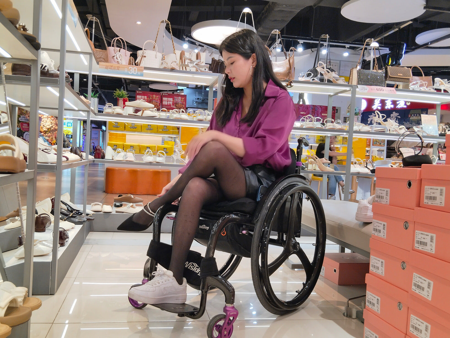 The Para Girl Jenny - Seat chair perforated black color street