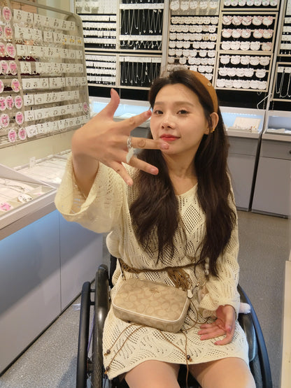 The Para Girl Kitty - Shopping in a Wheelchair