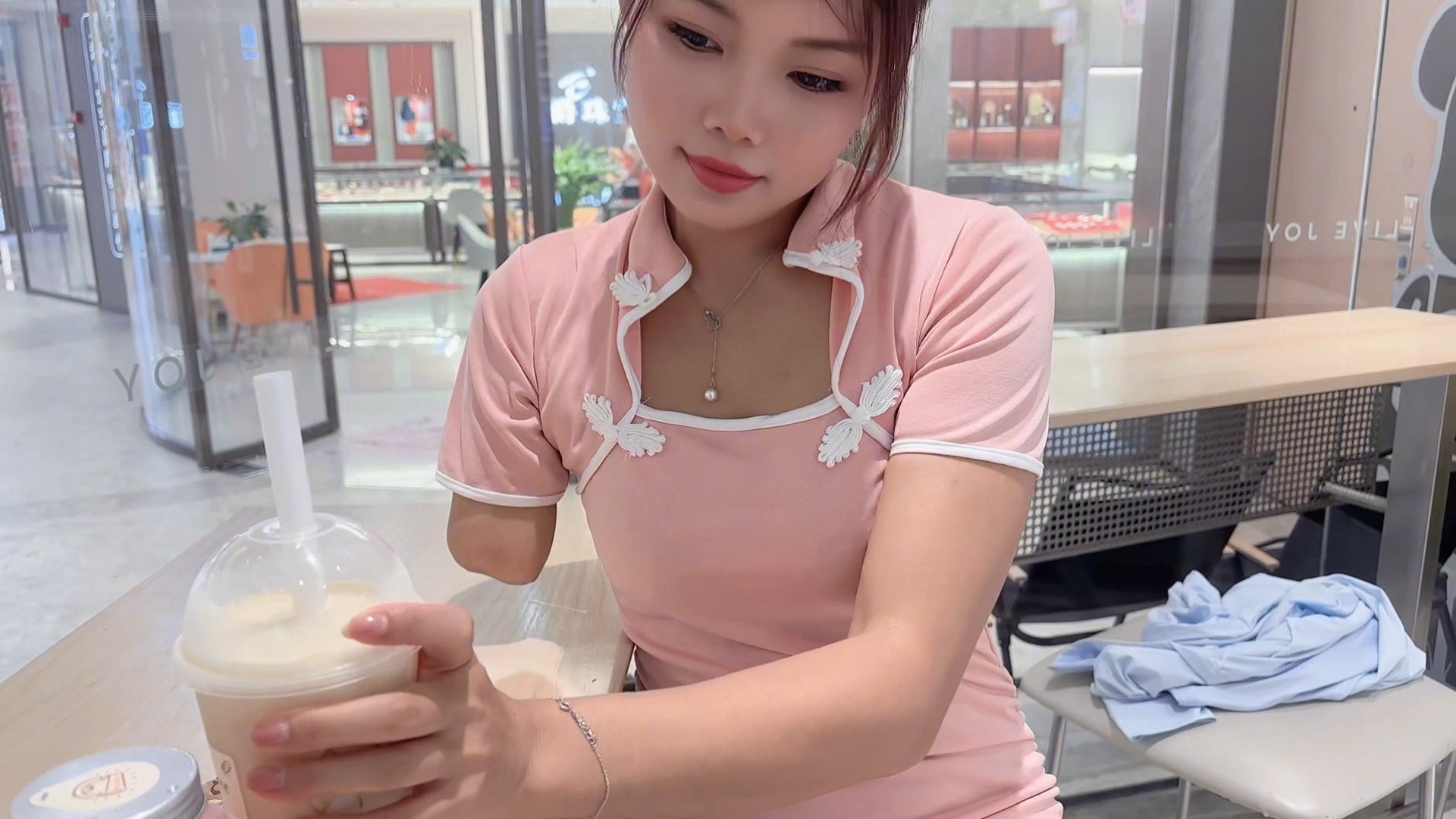 Abby Ooe, the Amputee Girl — Practicing Walking on Crutches to Go Shopping for High Heels