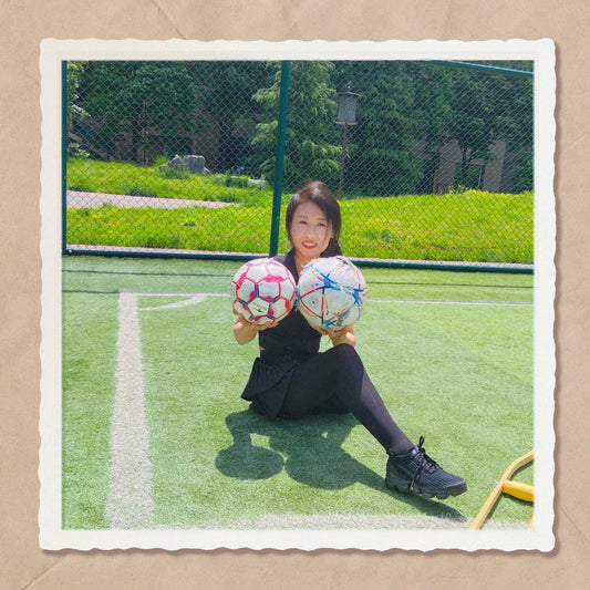 Ayla: Sak Amputee Girl – Happy times playing soccer with Lanzi while on crutches