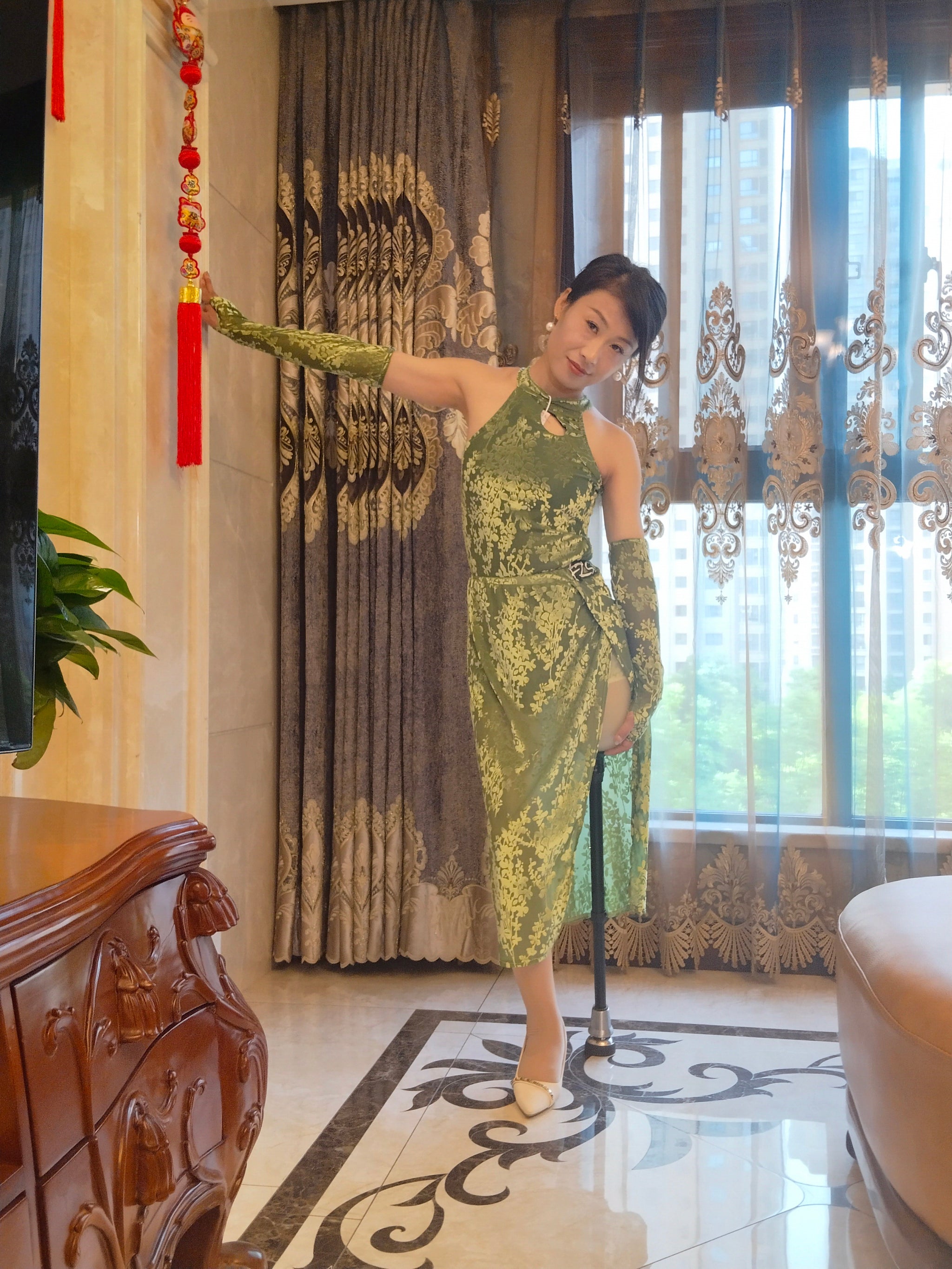 Ayla: Sak Amputee Girl - Showing off her hot figure in a cheongsam