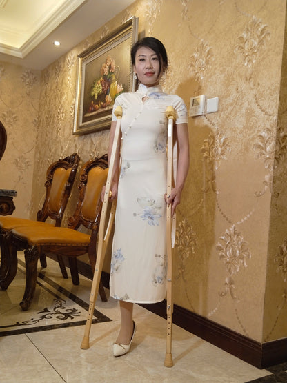 Ayla: Sak Amputee Girl - Showing off her hot figure in a cheongsam