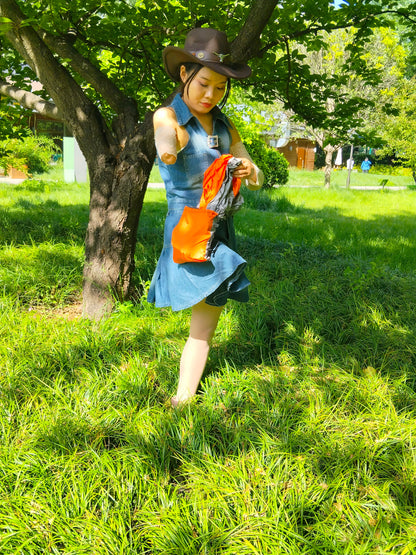 Abby Ooe, the Amputee Girl - One-Legged Sunny Cowgirl