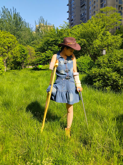 Abby Ooe, the Amputee Girl - One-Legged Sunny Cowgirl