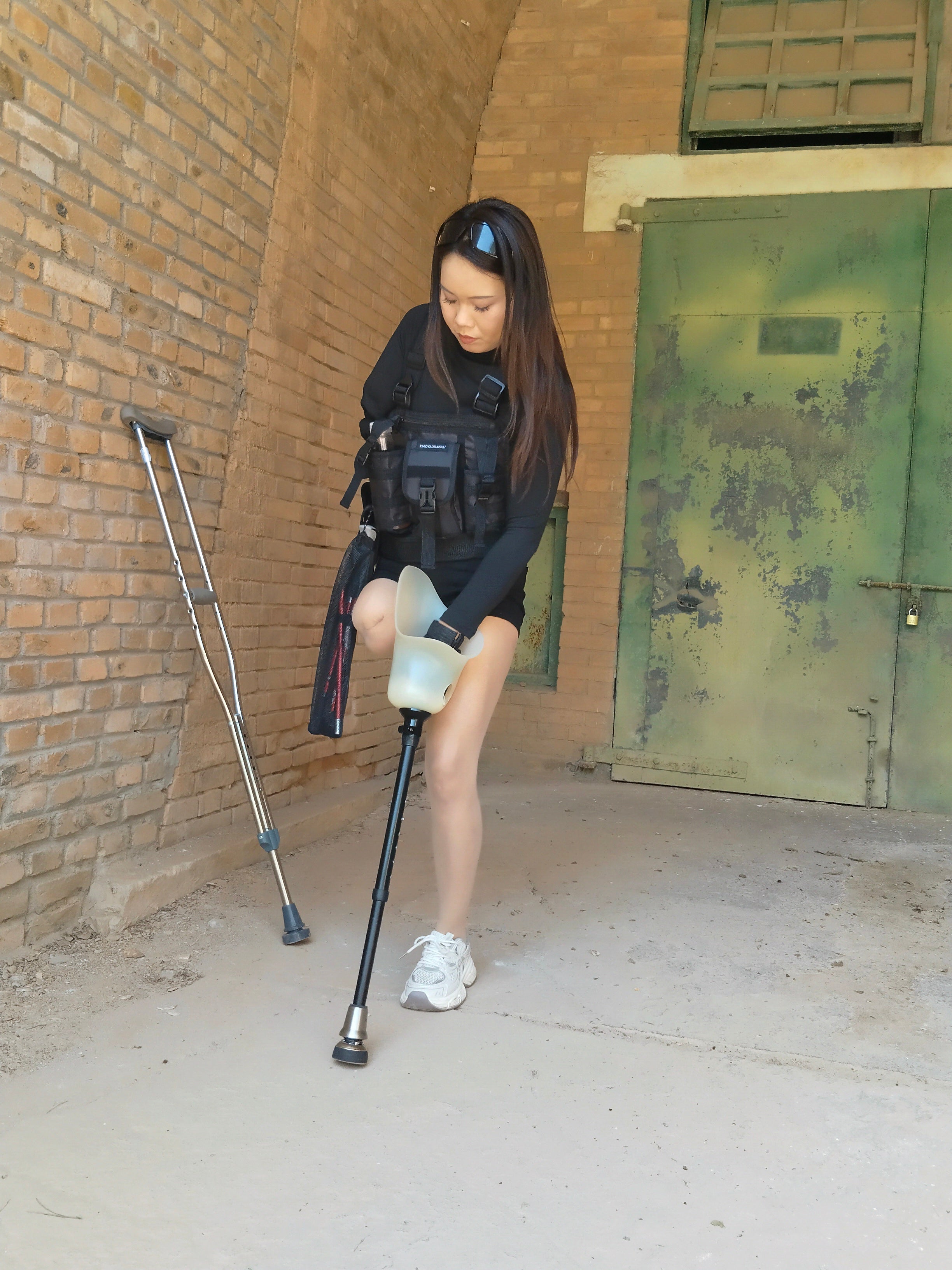 Abby Ooe, the Amputee Girl - Trying on a New Prosthetic Leg
