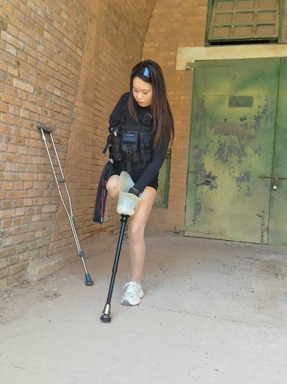 Abby Ooe, the Amputee Girl - Trying on a New Prosthetic Leg