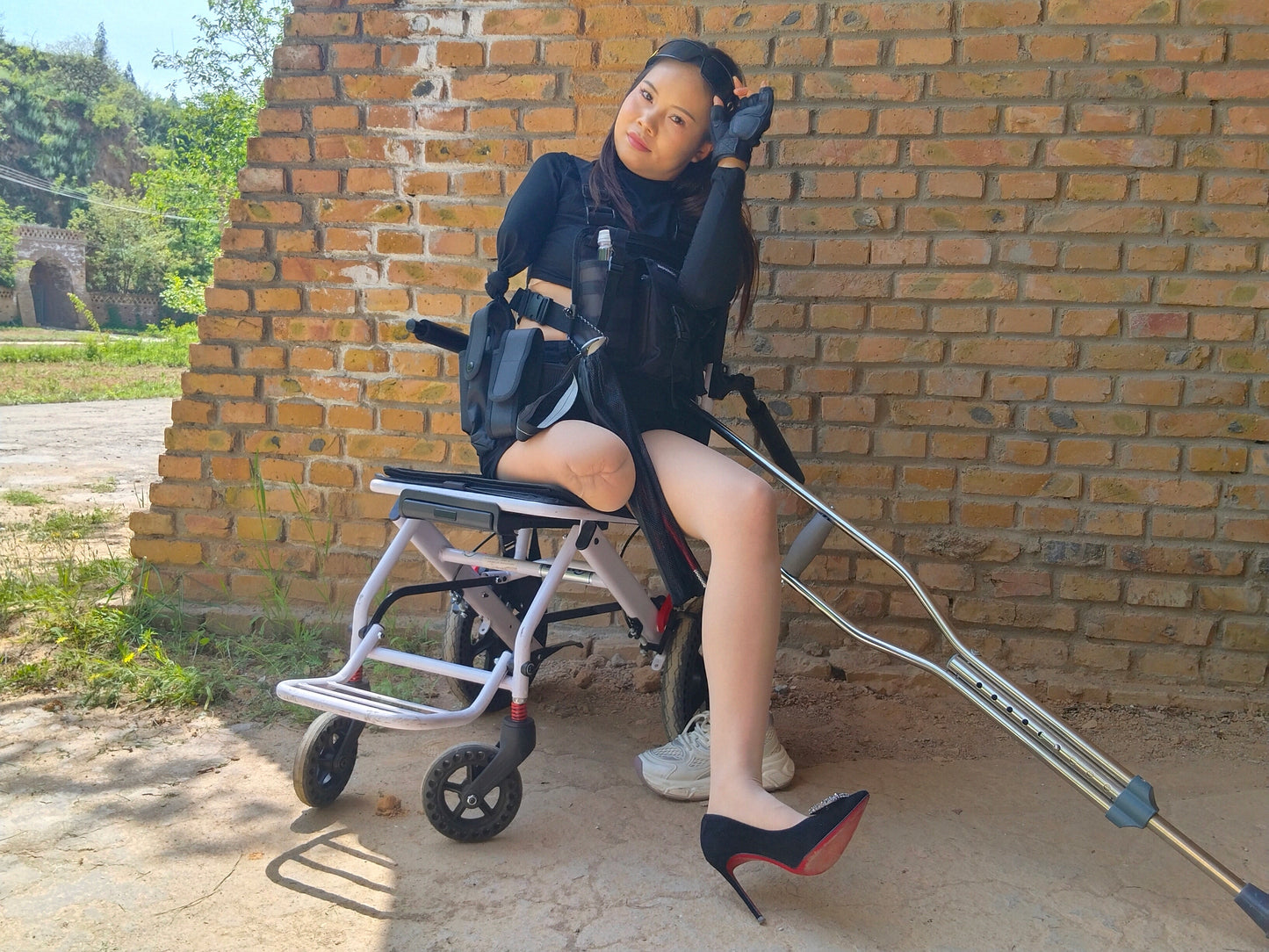 Abby Ooe, the Amputee Girl - Trying on a New Prosthetic Leg