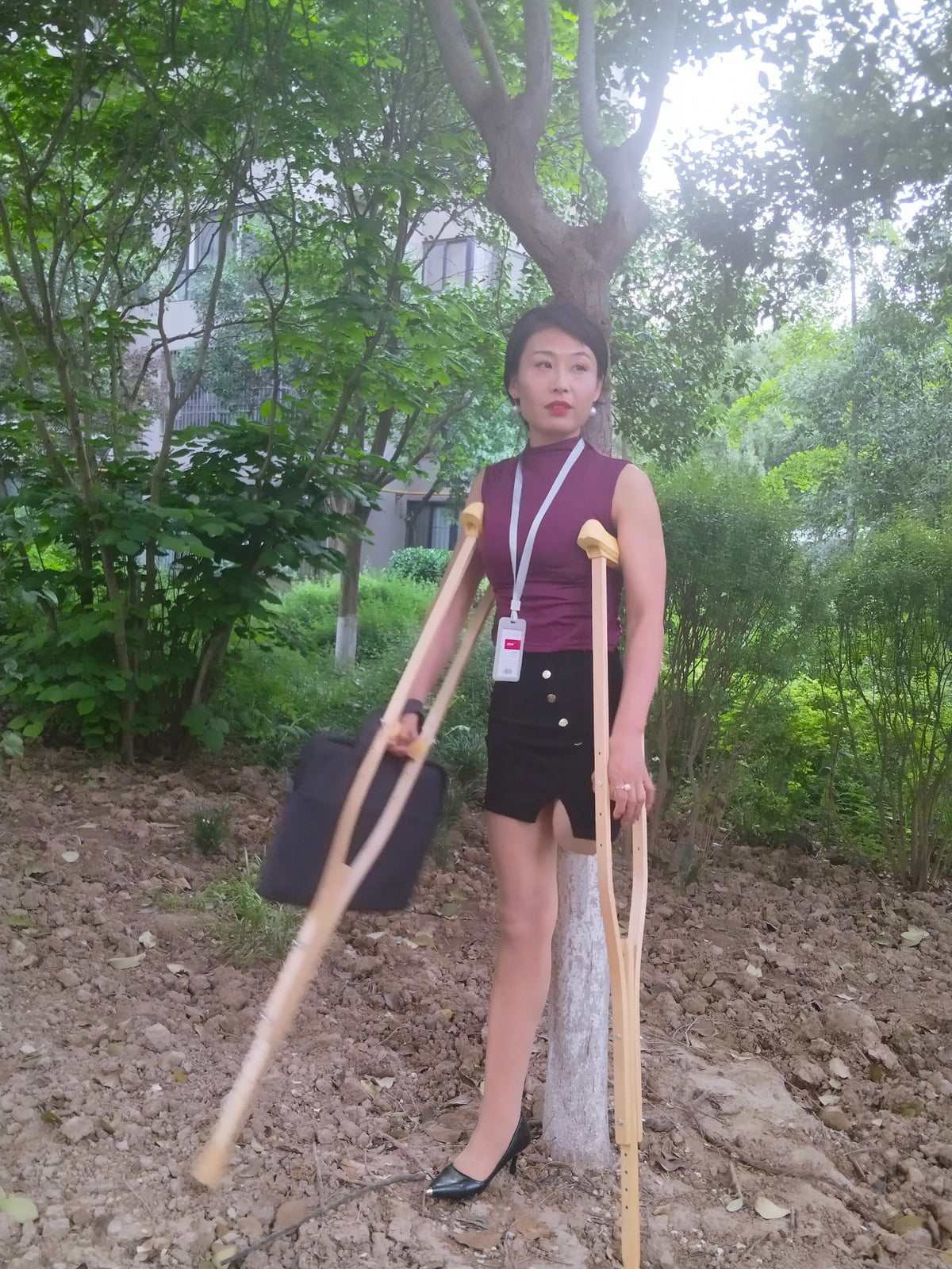 Ayla: AKA Amputee Girl – Experiencing the difference between a peg leg and crutches.