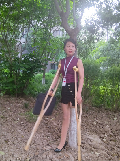 Ayla: AKA Amputee Girl – Experiencing the difference between a peg leg and crutches.