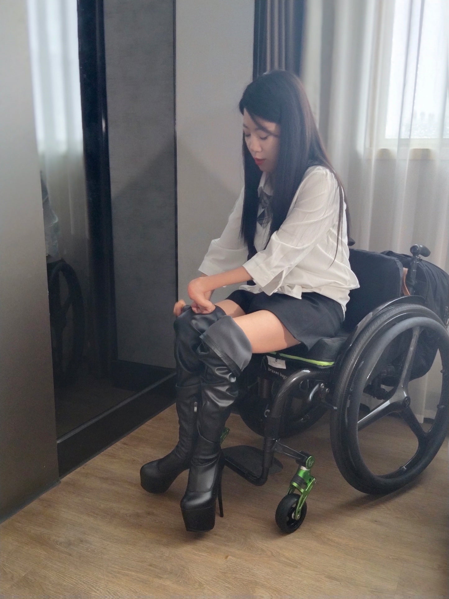 The Para Girl Sylvia - Transferring through knee-high boots and wheelchairs