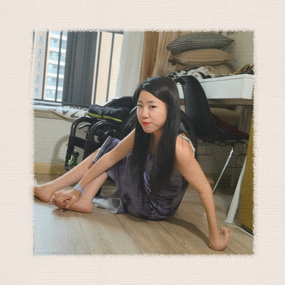 The Para Girl Sylvia – The arduous move from the floor to the bed