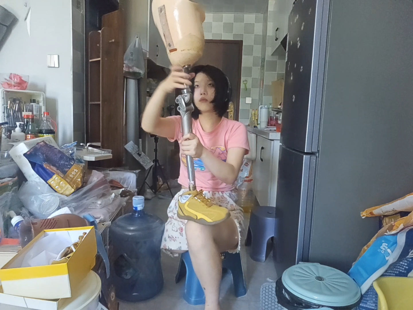 Lingo: Sak Amputee Girl - Demonstrating how to wear a prosthetic leg