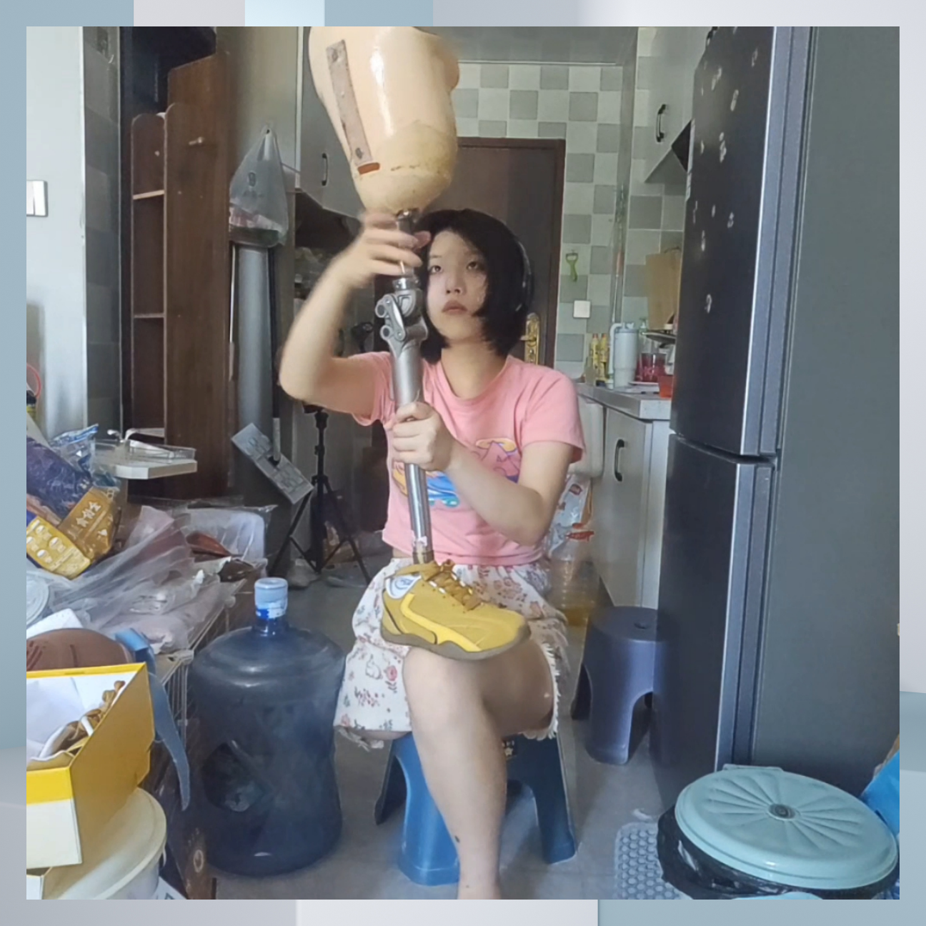 Lingo: Sak Amputee Girl - Demonstrating how to wear a prosthetic leg