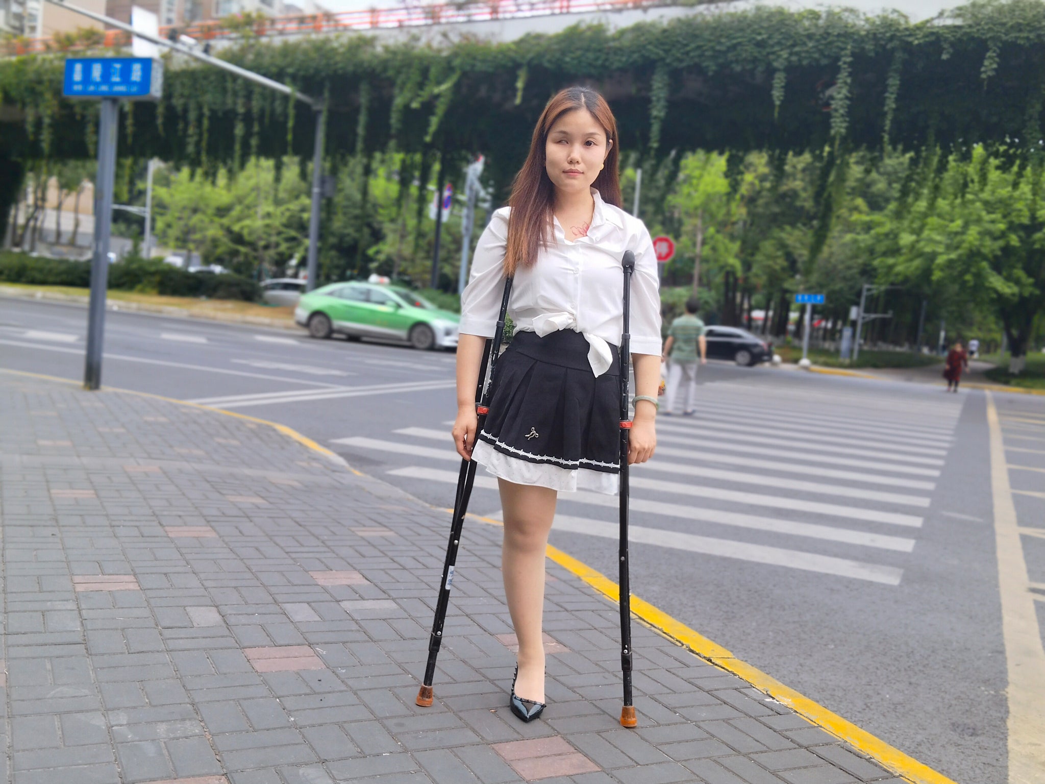 Jaya, the SHD and One-Eye Blind Girl - Shopping for High Heels