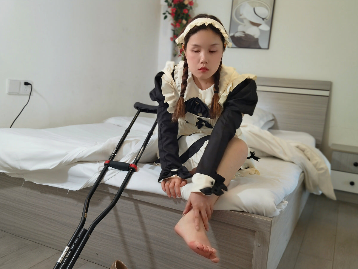 Jaya, the SHD and One-Eye Blind Girl - Halloween Special: A Maid Costume Day at Home