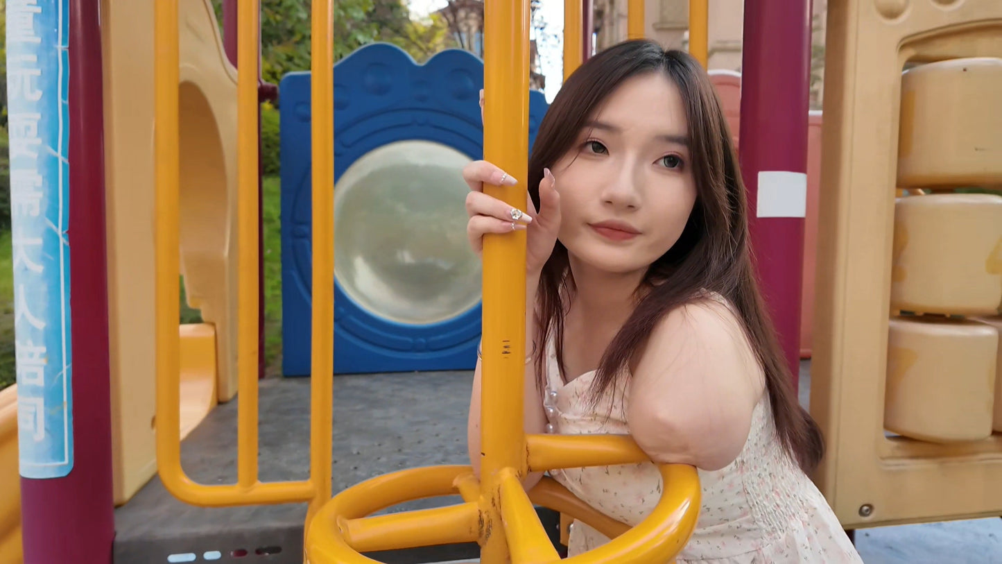 Beibei a Ooe Amputee Girl - Experience Outdoor Fitness Equipment