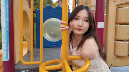 Beibei a Ooe Amputee Girl - Experience Outdoor Fitness Equipment