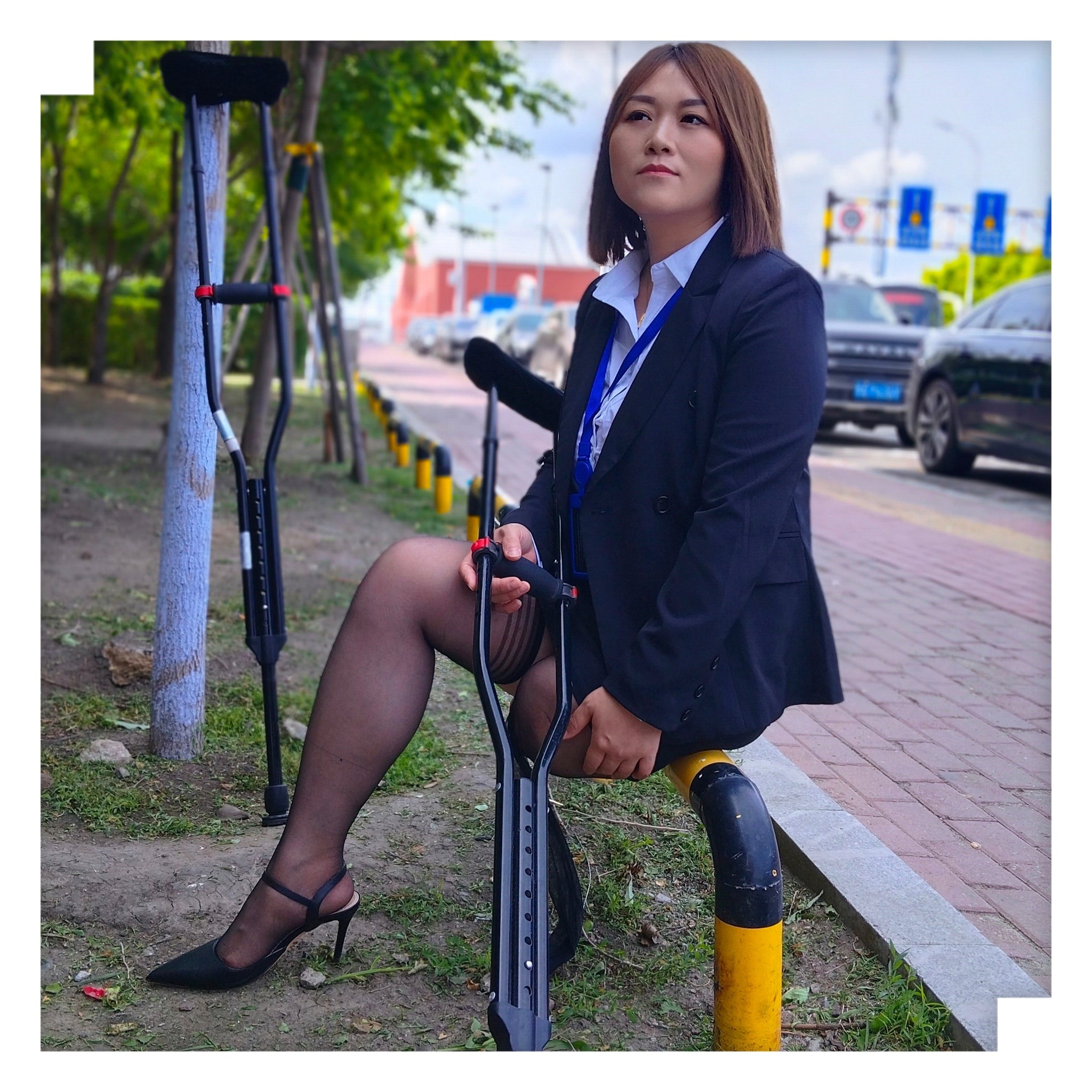 Grace, A Sak Girl - The Allure of an Office Lady in Black Stockings, High Heels, and Crutches