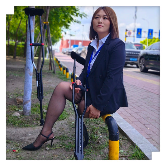 Grace, A Sak Girl - The Allure of an Office Lady in Black Stockings, High Heels, and Crutches