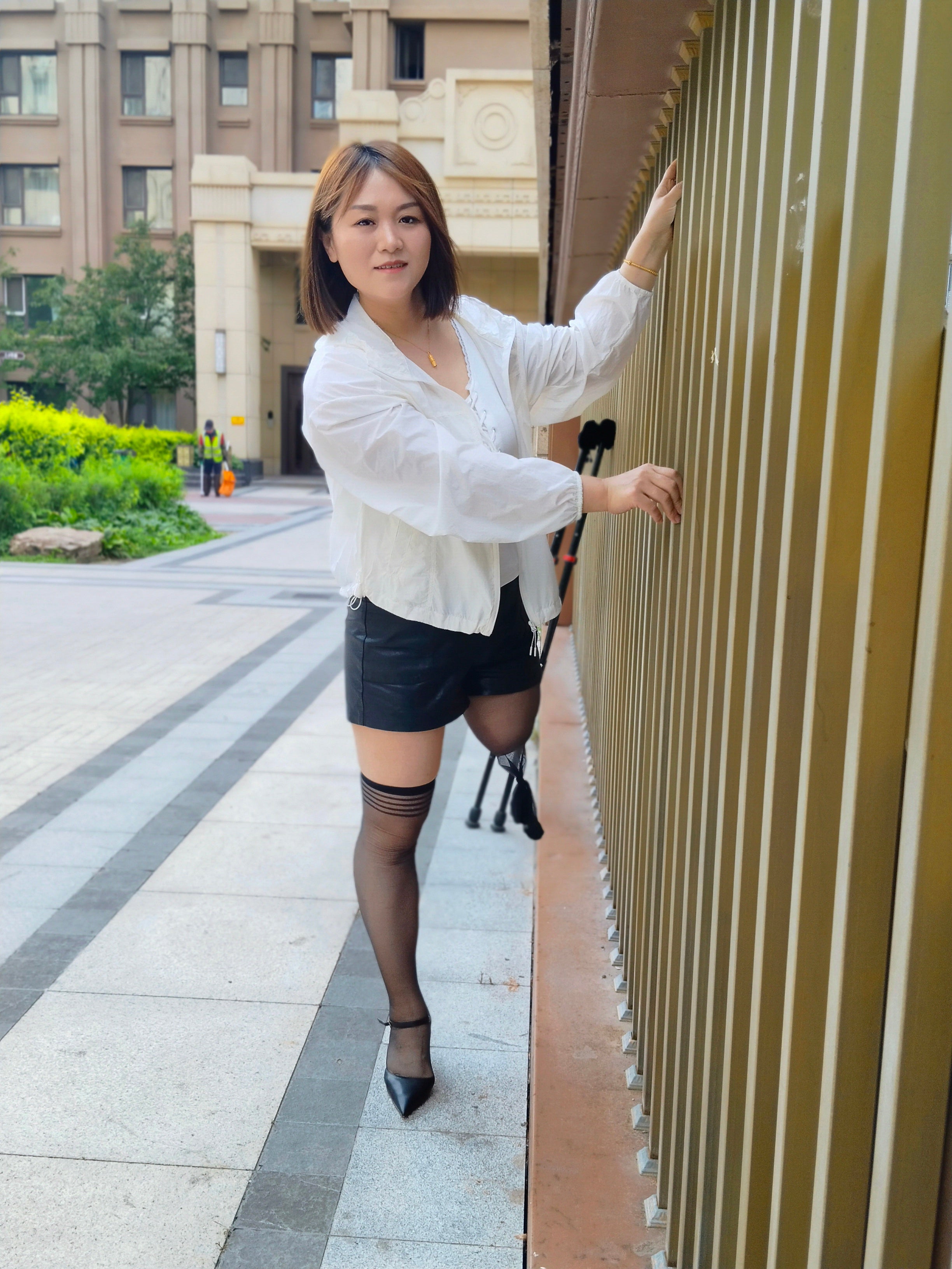 Grace, A Sak Girl - Traveling in High Heels and on a Single Cripple