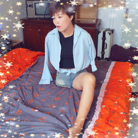Emma: Armless Amputee Girl – Pretending to have no arms