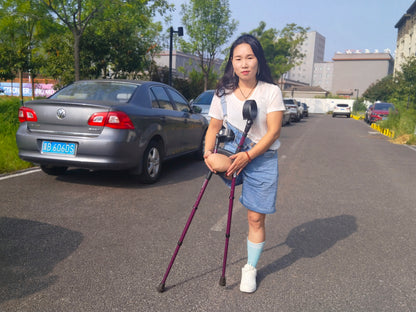 Gigi: Sak Amputee Girl – Out and about on forearm crutches