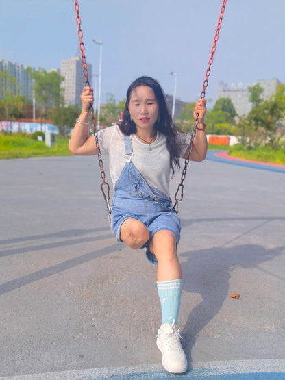 Gigi: Sak Amputee Girl – Out and about on forearm crutches