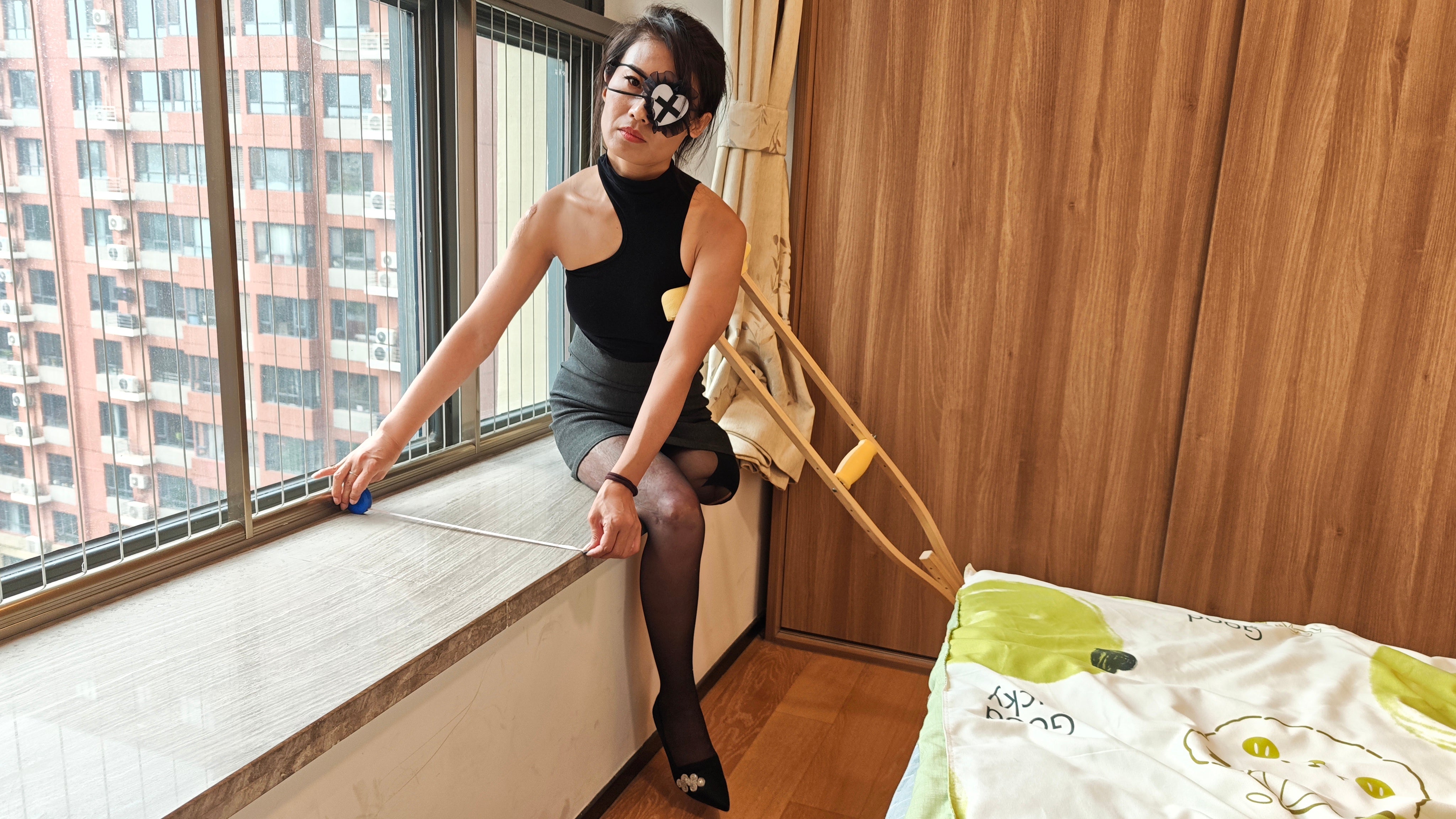 Ayla: AKA Amputee Girl - Measuring a Home on Crutches