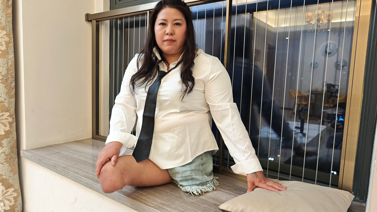 Barbie: RbkLhp Amputee Girl – Moving Her Residual Limb to Clean the House
