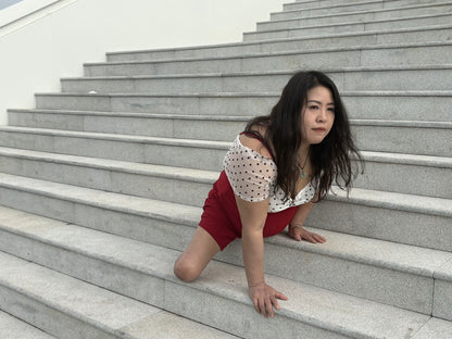 Barbie: RbkLhp Amputee Girl - Climbing Stairs with Limbs