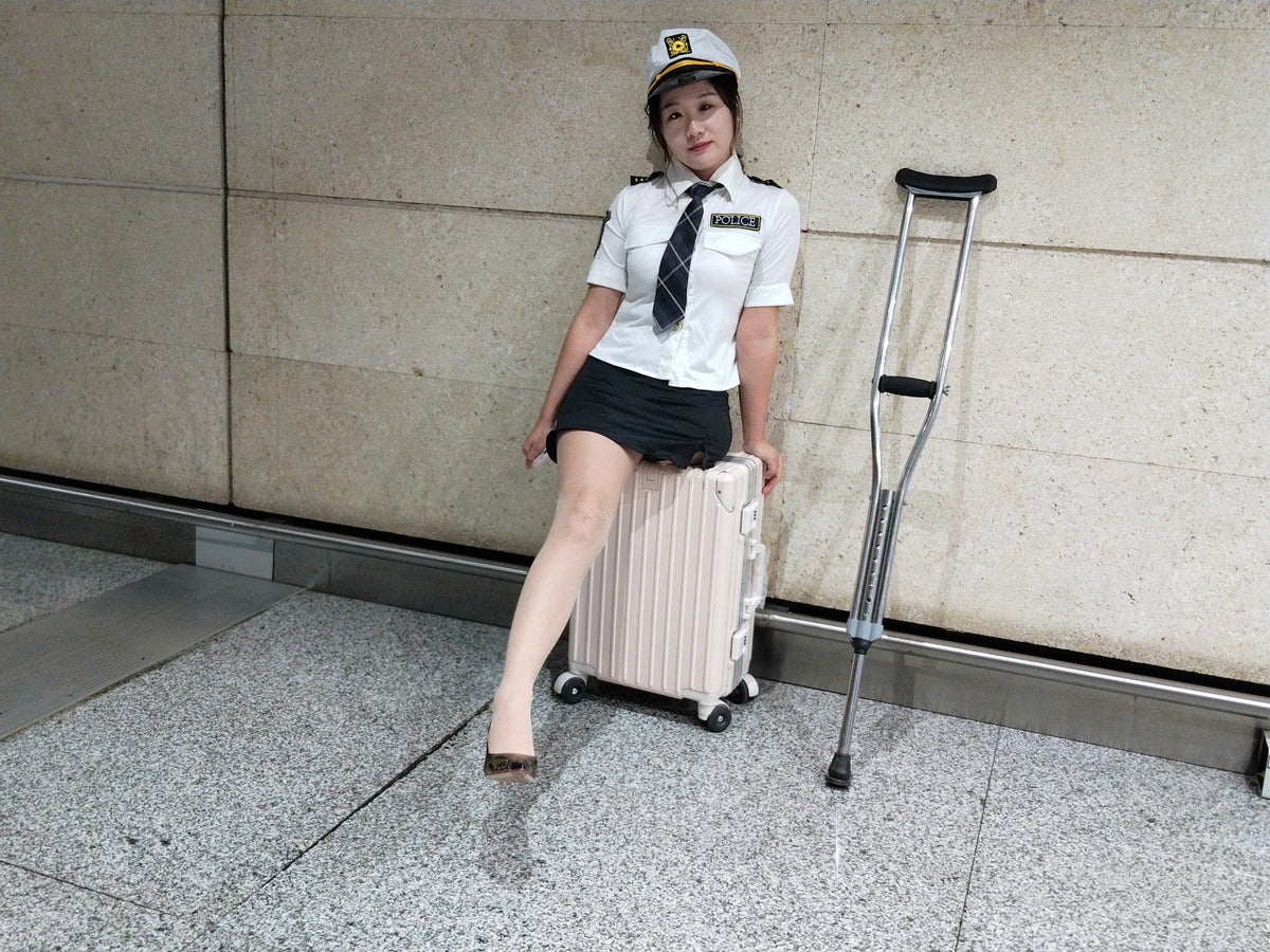 Naomi Sak, an amputee girl – The beautiful one-legged female pilot