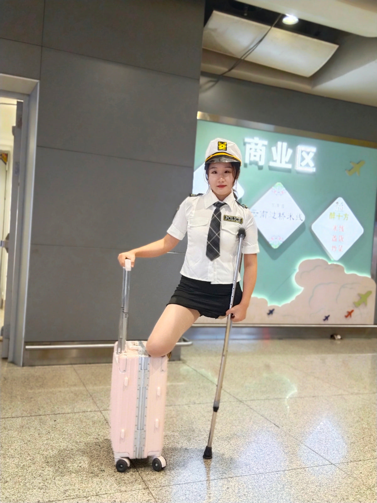 Naomi Sak, an amputee girl – The beautiful one-legged female pilot