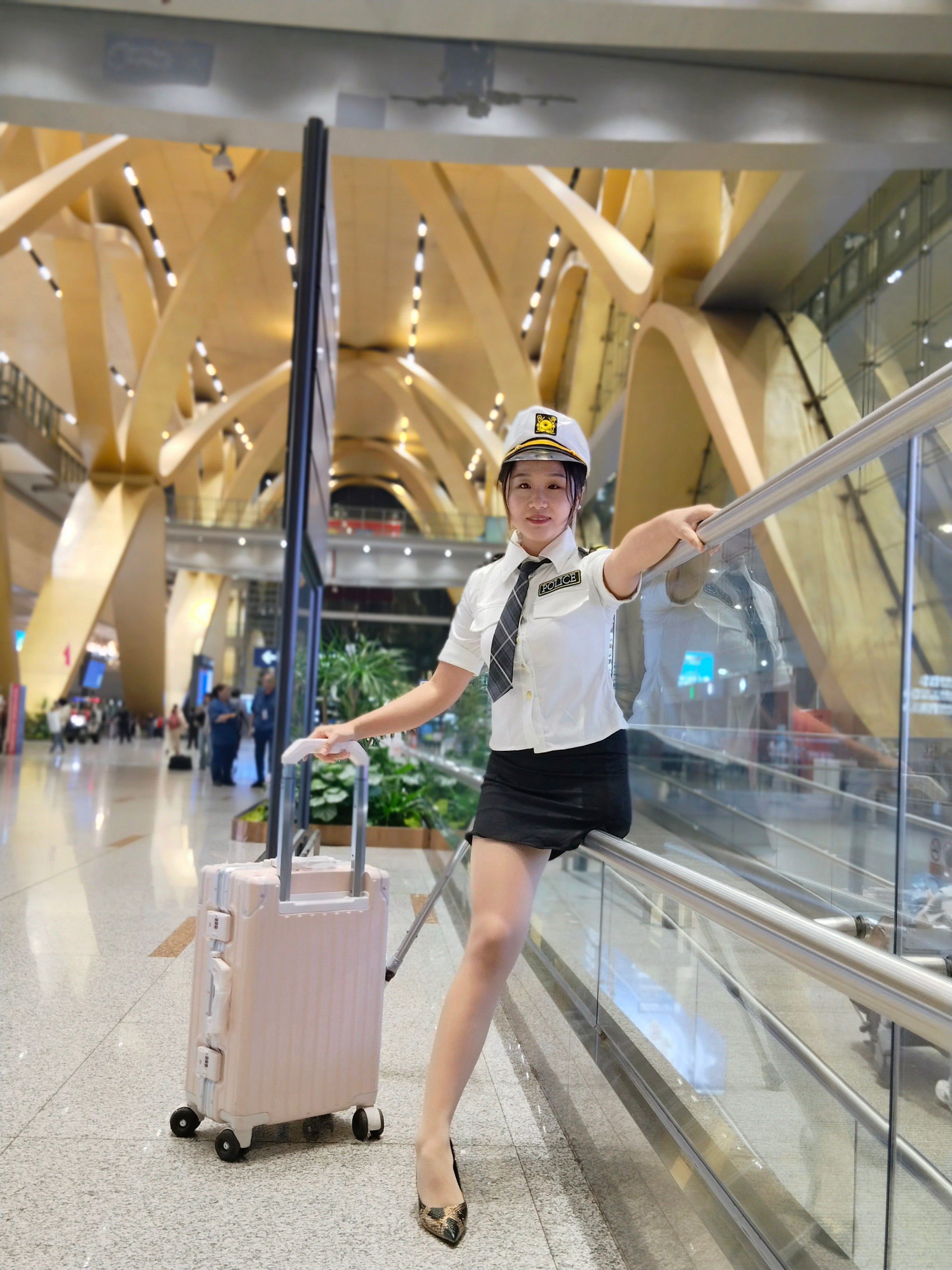 Naomi Sak, an amputee girl – The beautiful one-legged female pilot