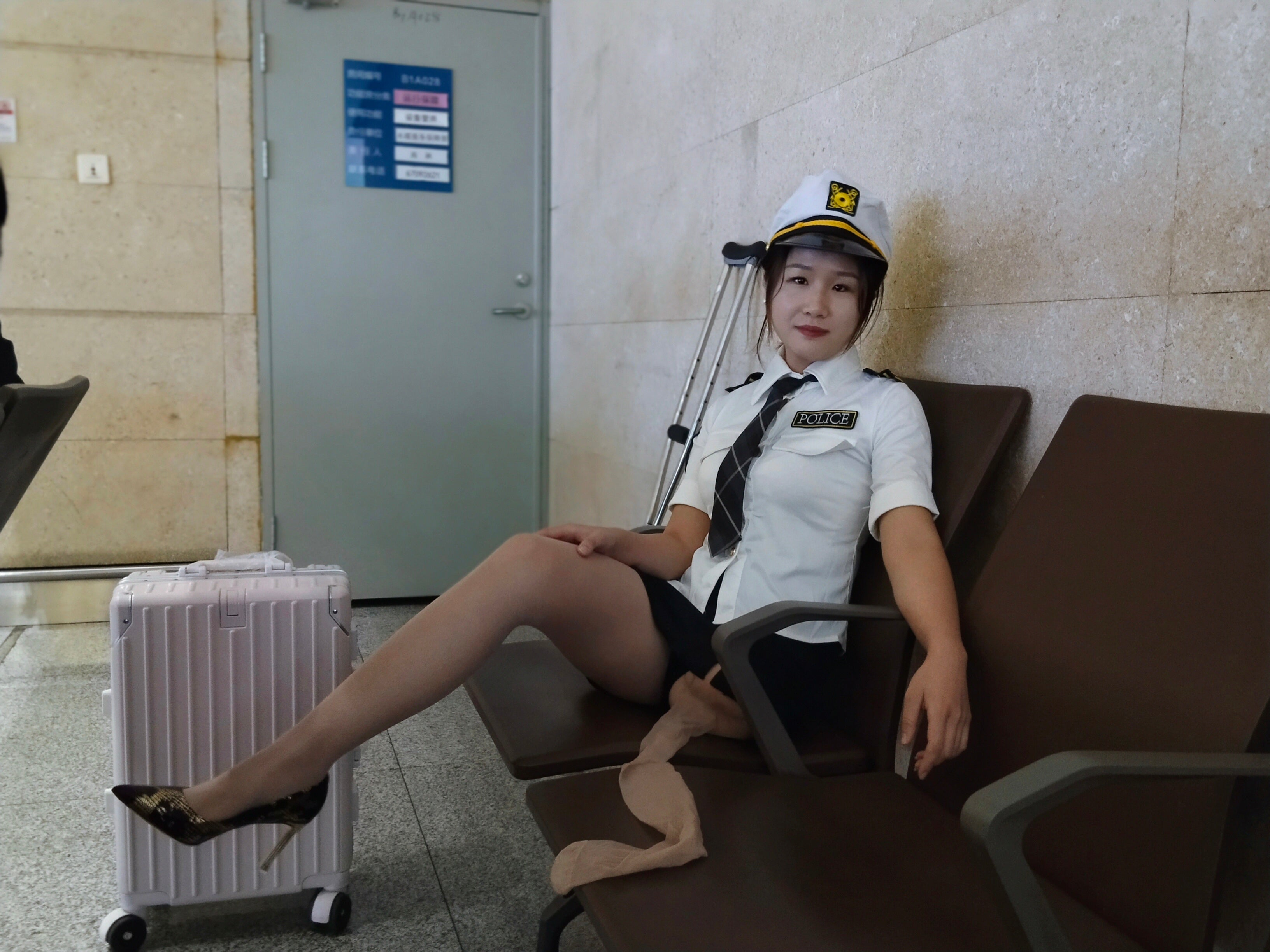 Naomi Sak, an amputee girl – The beautiful one-legged female pilot