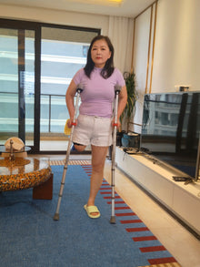 Poppy: SAK Girl - Halloween Special: Bartender, Crutches and Guitar
