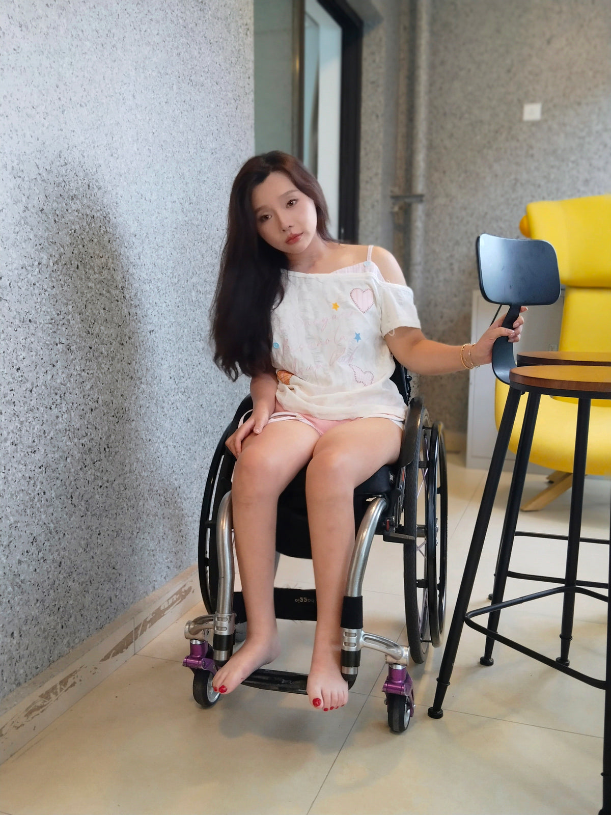 The Para Girl Kitty – Painting Toenails on Lifeless Feet