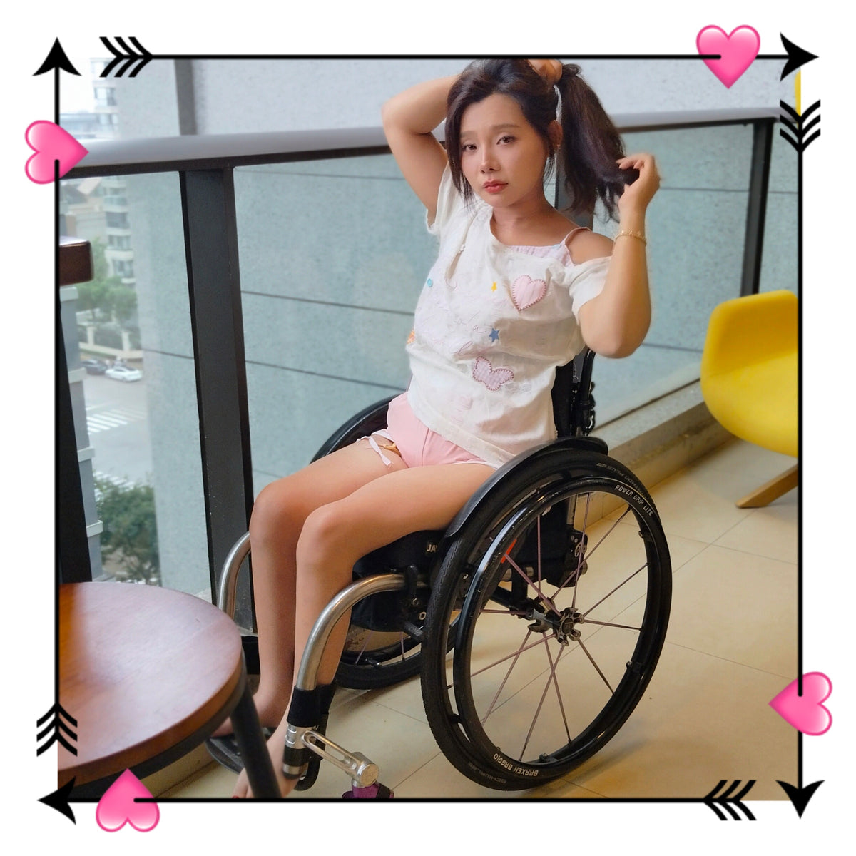 The Para Girl Kitty – Painting Toenails on Lifeless Feet