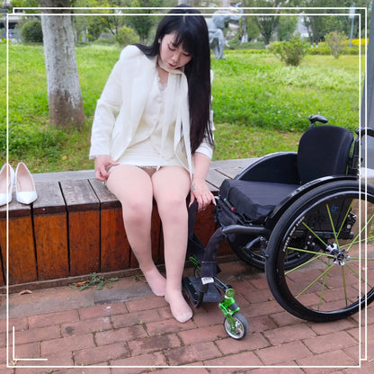 The Para Girl Nora – Soothing Swollen Feet After Outdoor Activities