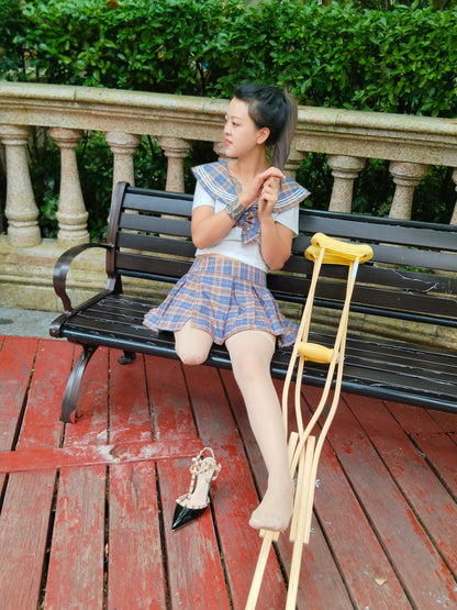 Amy: Sak Amputee Girl – Soothing residual limb pain on a park bench
