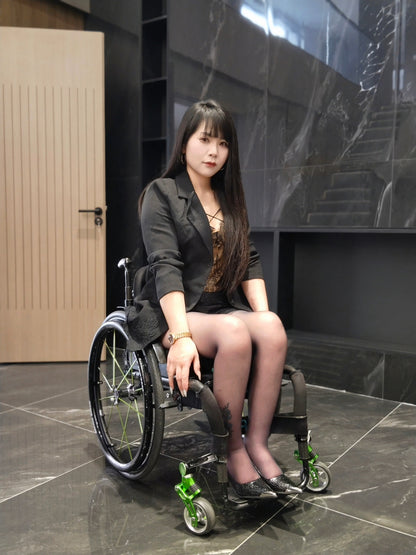 The Para Girl Nora – The Daily Life of a Female CEO