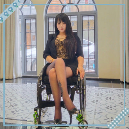 The Para Girl Nora – The Daily Life of a Female CEO