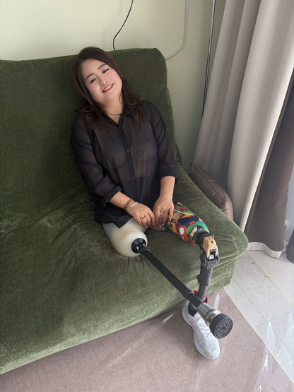 Tina, an Amputee Girl – Trying Out a Peg Leg and a Prosthetic Leg