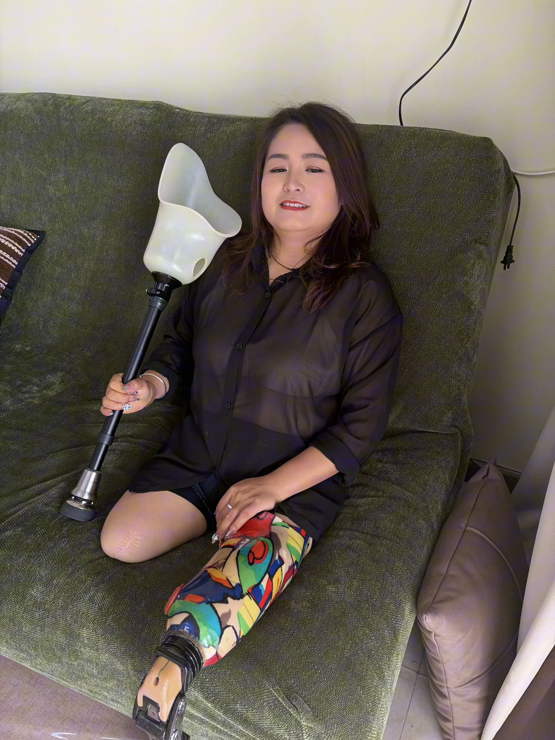 Tina, an Amputee Girl – Trying Out a Peg Leg and a Prosthetic Leg