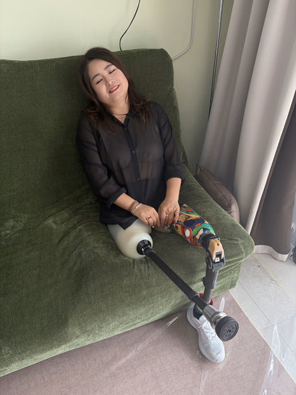 Tina, an Amputee Girl – Trying Out a Peg Leg and a Prosthetic Leg